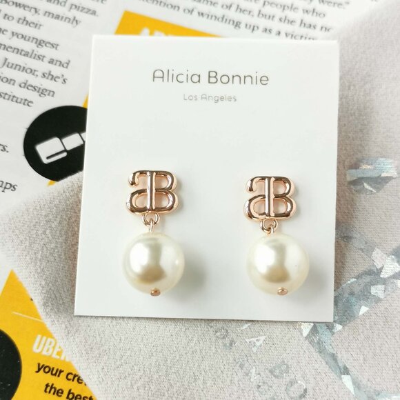 Alicia Bonnie Devotion rose gold White Pearl Earrings NWT & DUST BAG - Picture 1 of 3